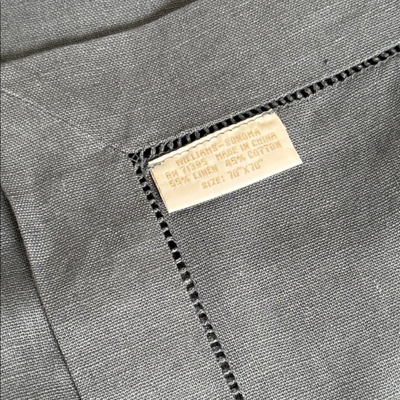 William Sonoma Linen Blend Tablecloth - Picture 2 of 3